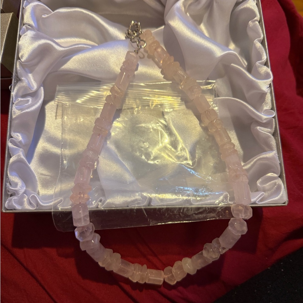 Chic Rose Quartz Necklace